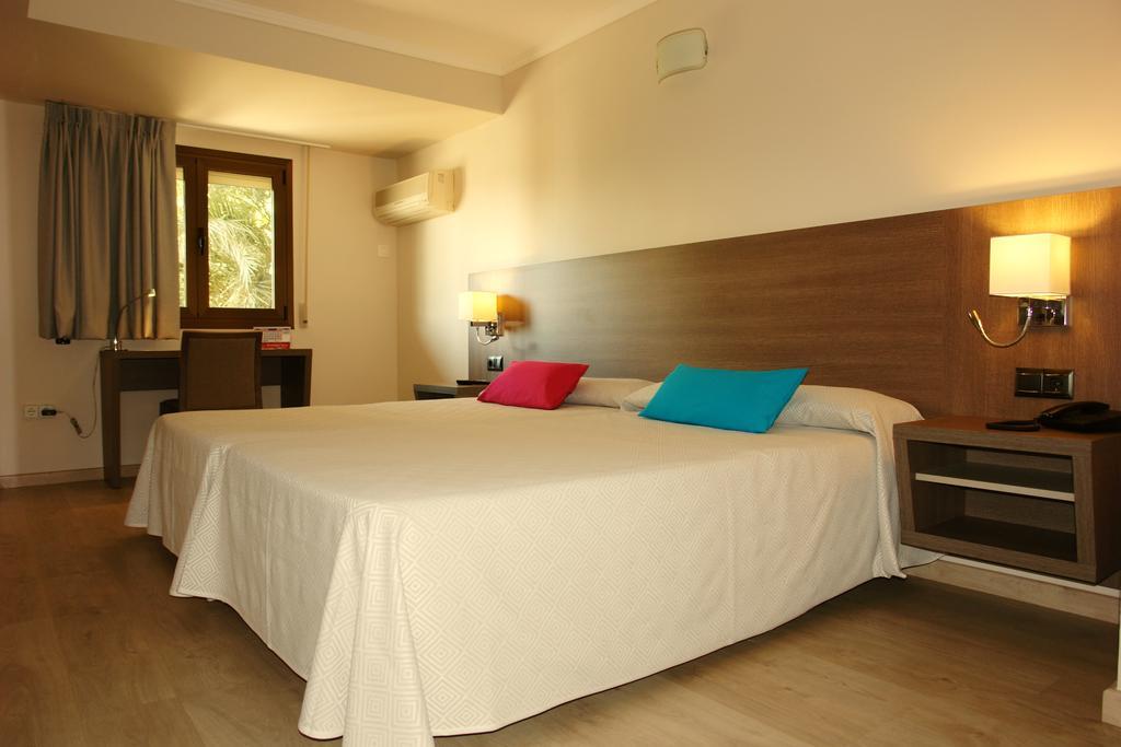 Hotel Avenida Plaza جزيرة شقر الغرفة الصورة