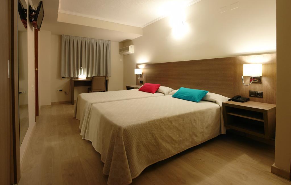 Hotel Avenida Plaza جزيرة شقر الغرفة الصورة